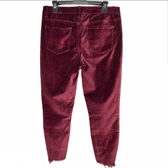 Design Lab Lord & Taylor velvet ankle jeans in burgundy - Size 30 - Picture 2 of 8